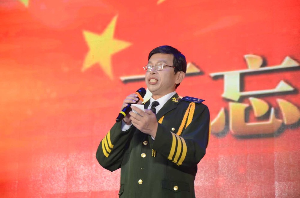 联欢会独唱表演